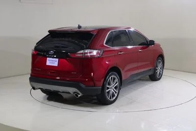 2023 Ford Edge TITANIUM, červená, 13 977 km, dovoz SAE — foto 2 z 13