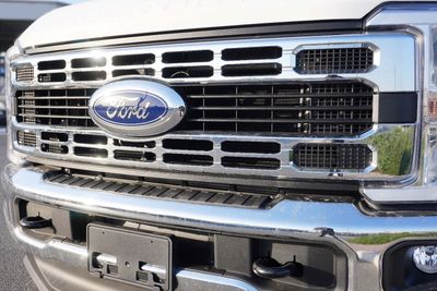 2026 Ford F-550, biela, 0 km, dovoz SAE — foto 3 z 22
