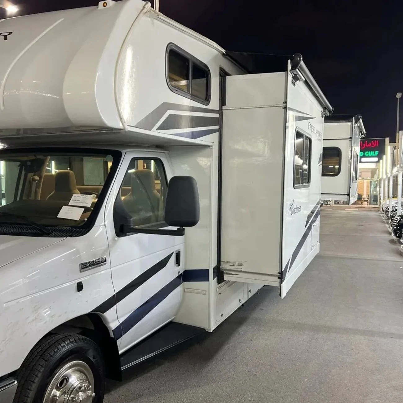 2024 Ford E 450, biela, 4 000 km, dovoz SAE — foto 1