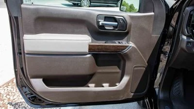 2026 GMC Sierra 1500 CREWCAB ELEVATION, čierna, 0 km, dovoz SAE — foto 10 z 21