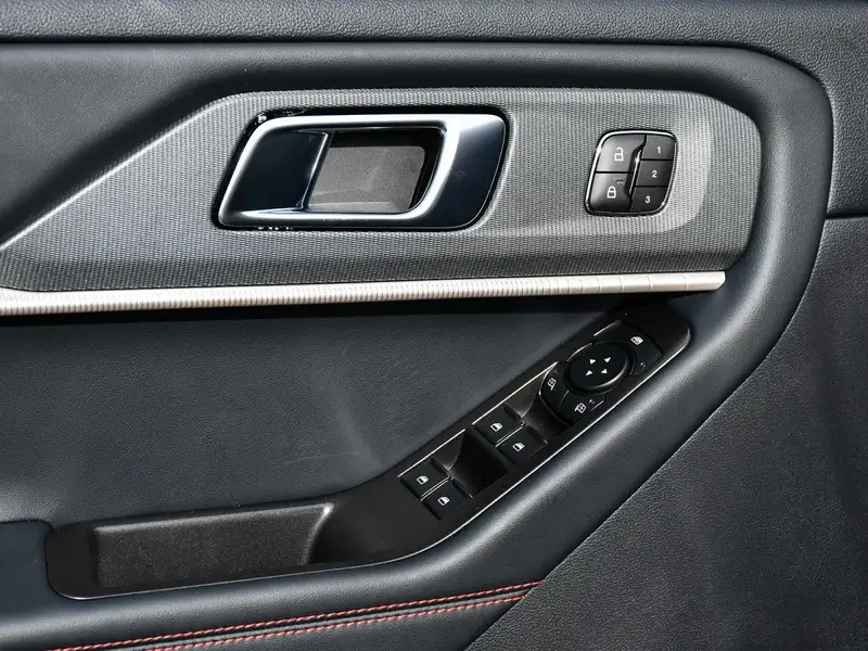 2027 Ford Explorer St-Line, sivá, 0 km, dovoz Kanada — foto 12 z 12