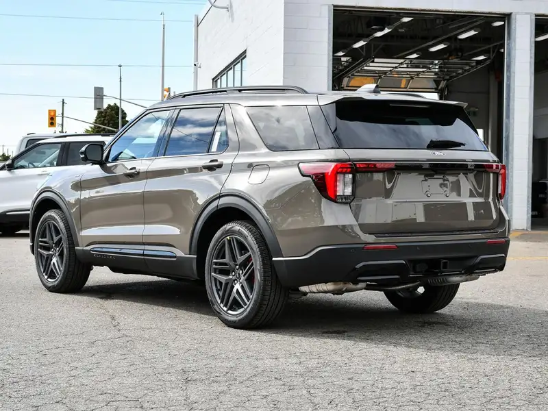 2027 Ford Explorer St-Line, sivá, 0 km, dovoz Kanada — foto 7 z 12