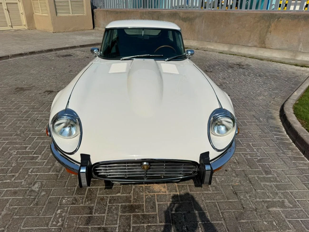 1973 Jaguar E-TYPE V12, biela, 65 000 km, dovoz SAE — foto 1