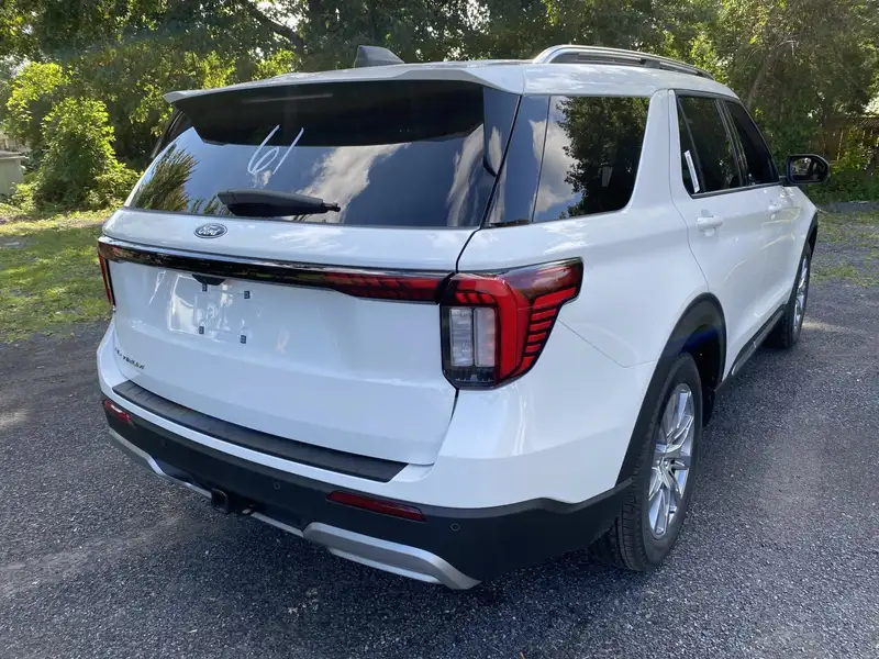 2027 Ford Explorer Platinum, biela, 0 km, dovoz Kanada — foto 6 z 12