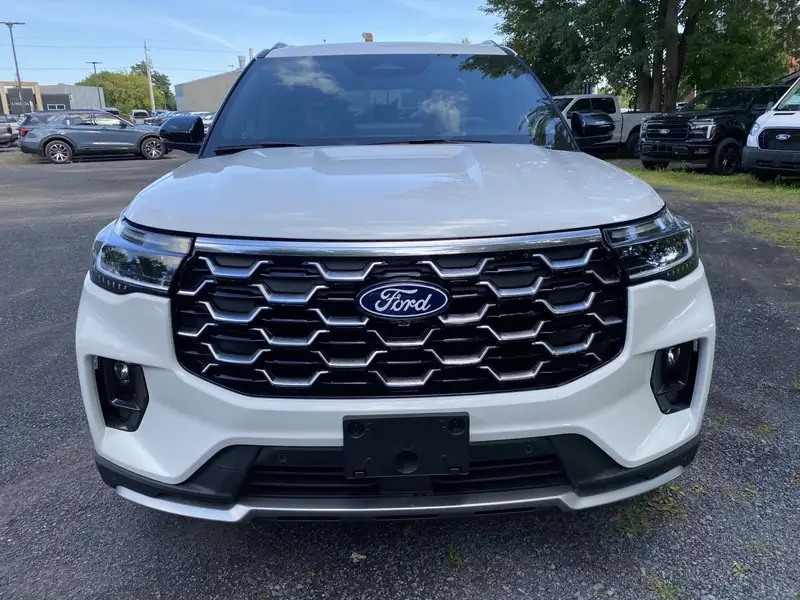 2027 Ford Explorer Platinum, biela, 0 km, dovoz Kanada — foto 9 z 12