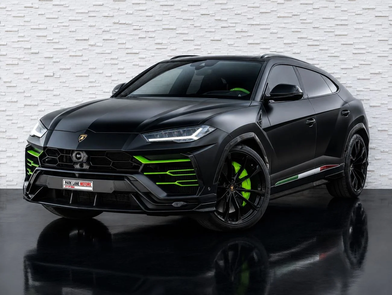 2021 Lamborghini Urus STD, čierna, 46 852 km, dovoz SAE — foto 1 2021 Lamborghini Urus STD, čierna, 46 852 km, dovoz SAE — foto 1