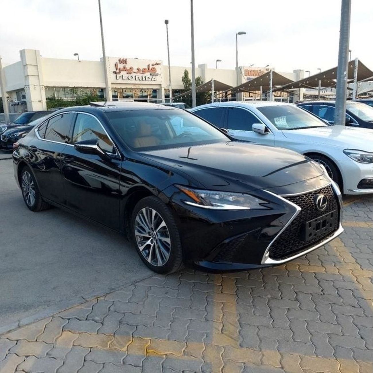 2020 Lexus ES350 PLATINUM, čierna, 57 000 km, dovoz SAE — foto 1 z 10 2020 Lexus ES350 PLATINUM, čierna, 57 000 km, dovoz SAE — foto 1 z 10
