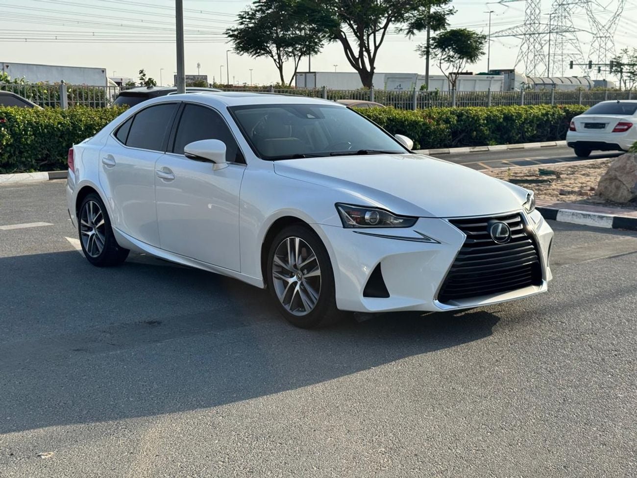 2019 Lexus IS300 PREMIER, biela, 67 600 km, dovoz SAE — foto 1