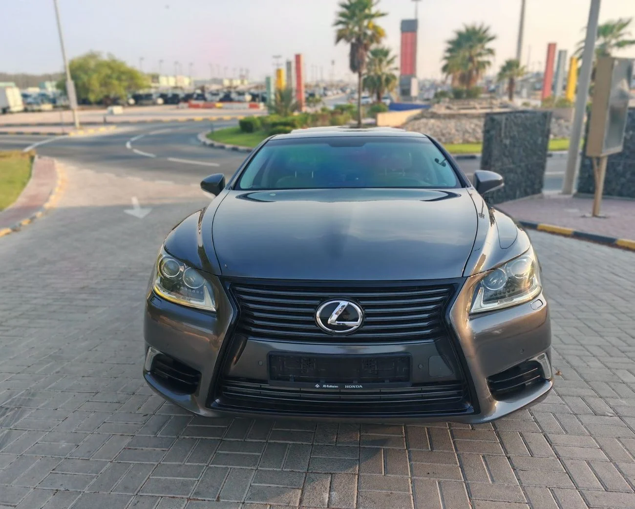 2013 Lexus LS460 PREMIER LWB, sivá, 175 458 km, dovoz SAE — foto 1
