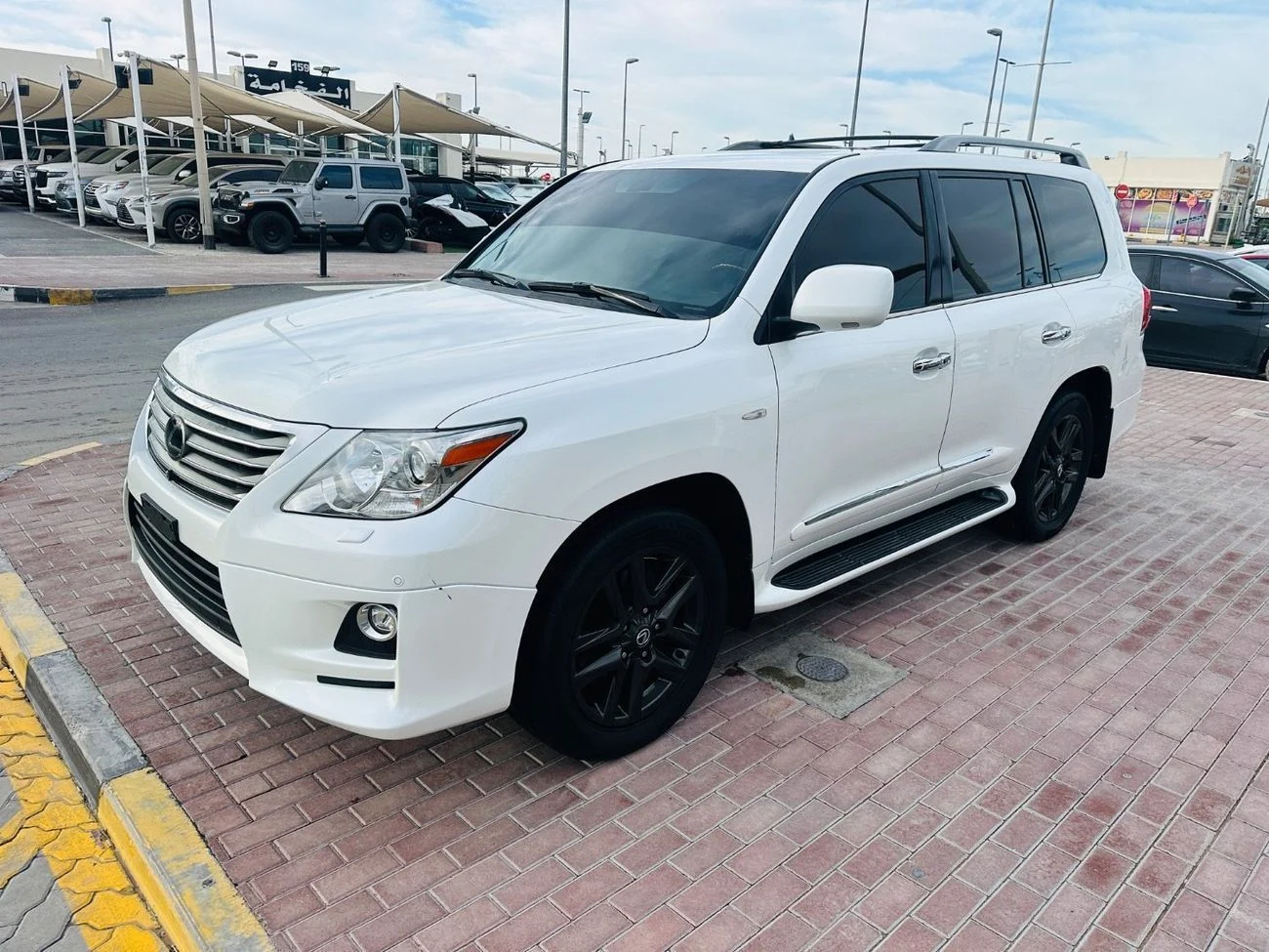2011 Lexus LX570 TOP, biela, 305 000 km, dovoz SAE — foto 1