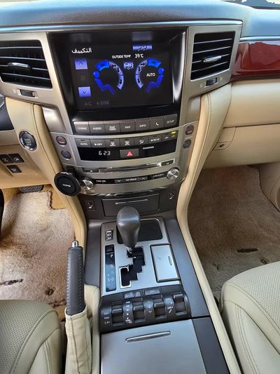 2014 Lexus LX570 TITANIUM, biela, 267 000 km, dovoz SAE — foto 15 z 16