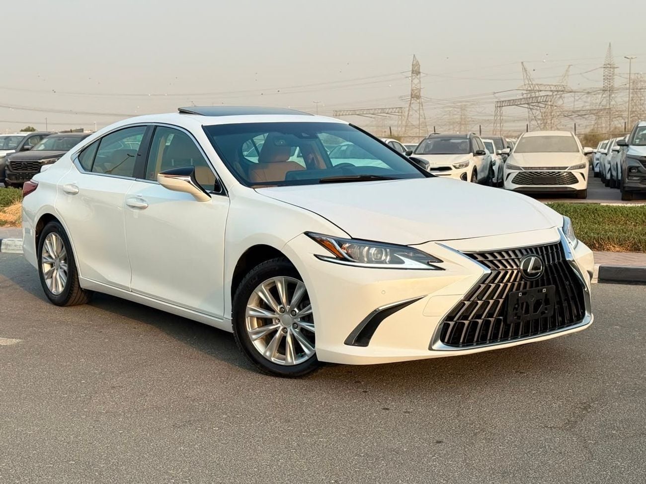 2025 Lexus ES300h PREMIER, biela, 19 746 km, dovoz SAE — foto 1