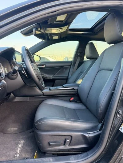 2024 Lexus IS300, čierna, 47 416 km, dovoz SAE — foto 10 z 16