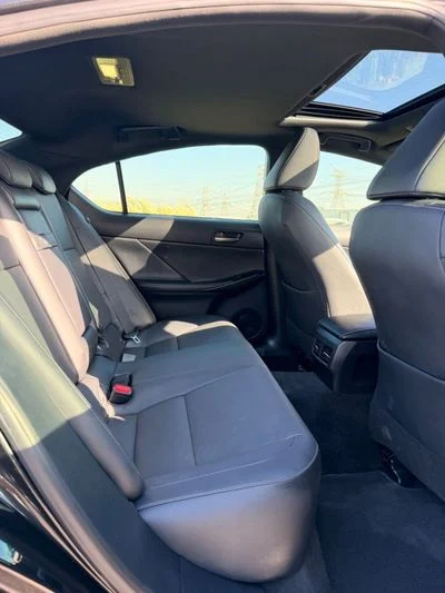 2024 Lexus IS300, čierna, 47 416 km, dovoz SAE — foto 13 z 16