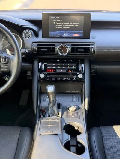 2024 Lexus IS300, čierna, 47 416 km, dovoz SAE — foto 9 z 16