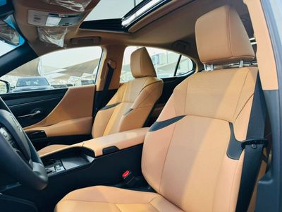 2025 Lexus ES300, biela, 0 km, dovoz SAE — foto 13 z 15