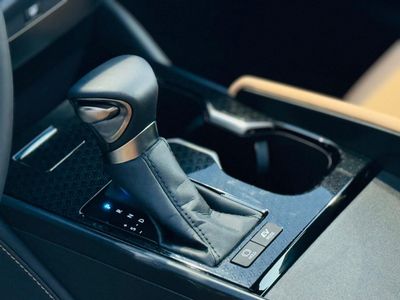 2025 Lexus ES300, biela, 0 km, dovoz SAE — foto 14 z 15