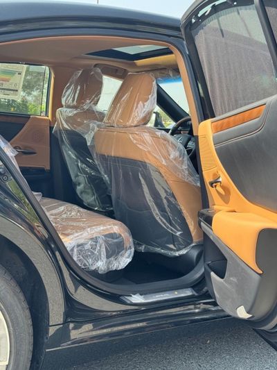 2025 Lexus ES300, biela, 0 km, dovoz SAE — foto 11 z 18