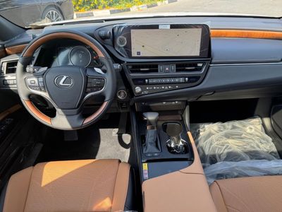 2025 Lexus ES300, biela, 0 km, dovoz SAE — foto 13 z 18