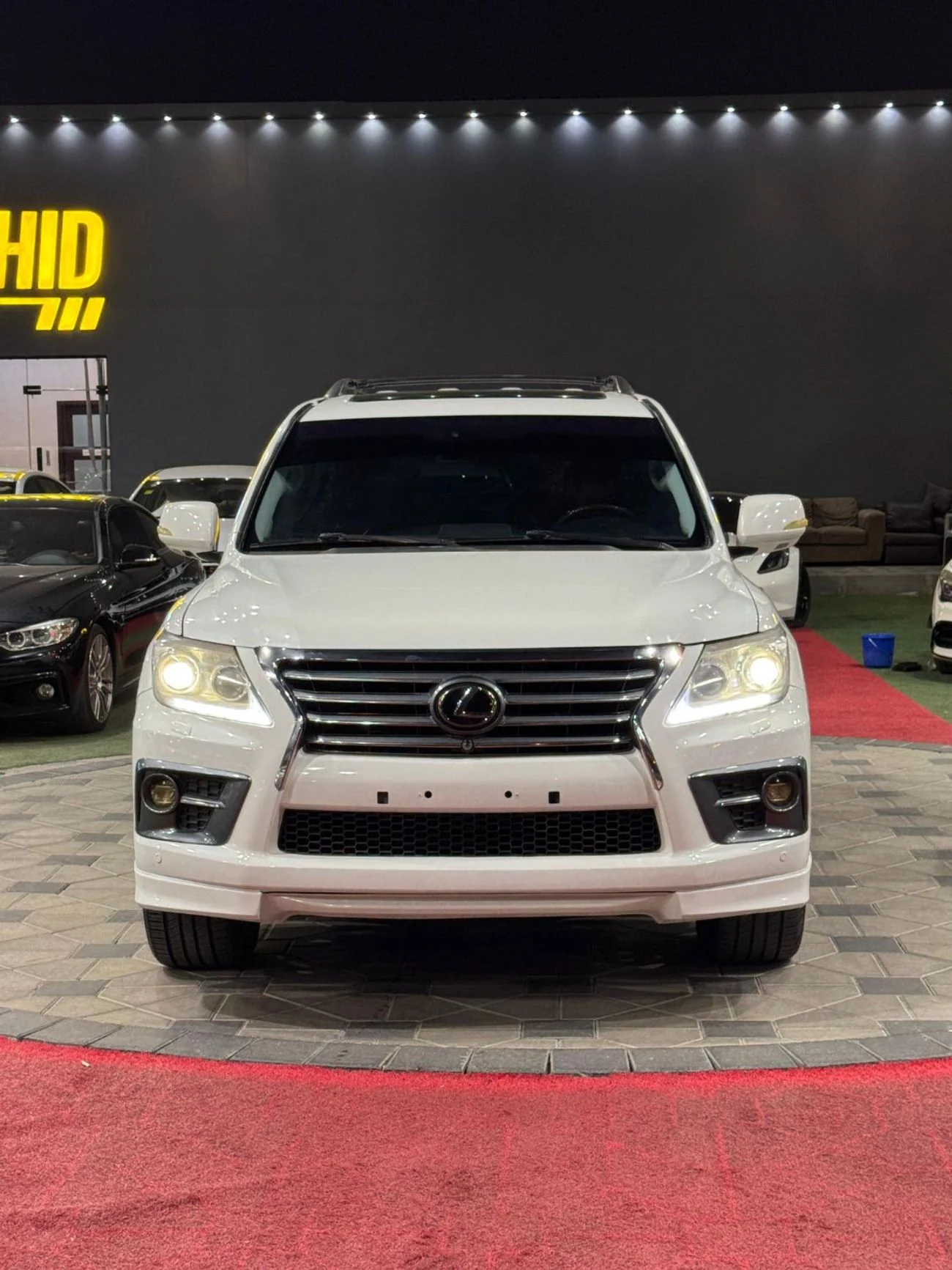 2011 Lexus LX570 TOP, biela, 242 000 km, dovoz SAE — foto 1