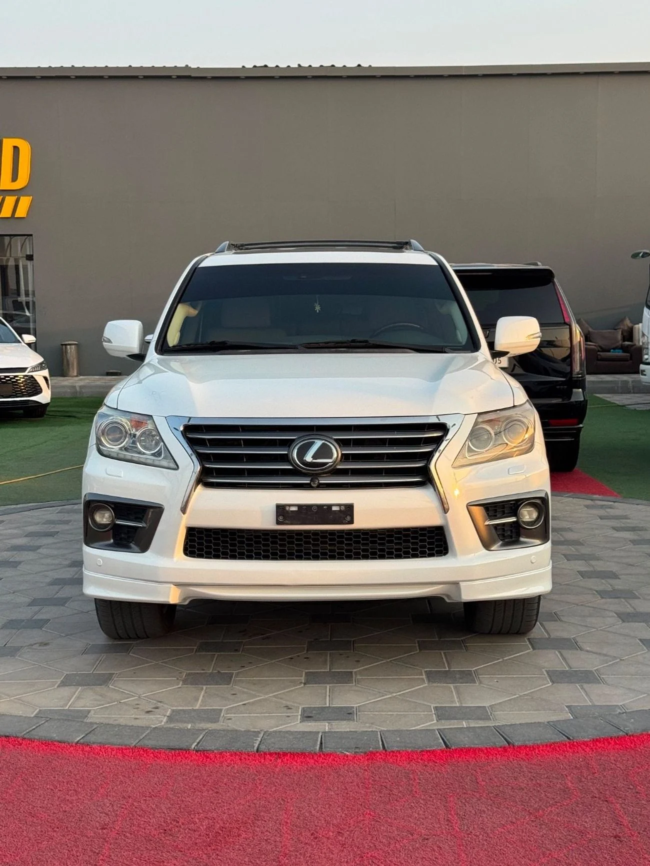 2015 Lexus LX570 PLATINUM, biela, 255 000 km, dovoz SAE — foto 1