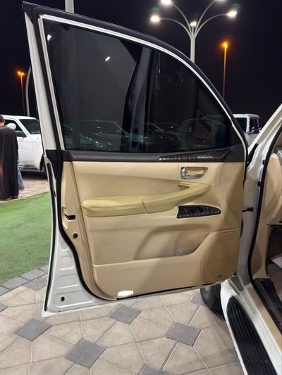 2013 Lexus LX570 PLATINUM, biela, 188 000 km, dovoz SAE — foto 12 z 16