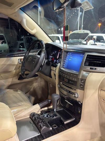 2013 Lexus LX570 PLATINUM, biela, 188 000 km, dovoz SAE — foto 16 z 16