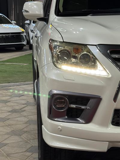 2013 Lexus LX570 PLATINUM, biela, 188 000 km, dovoz SAE — foto 7 z 16