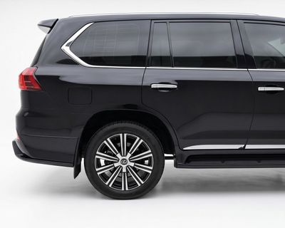 2020 Lexus LX570 PLATINUM, čierna, 92 358 km, dovoz SAE — foto 5 z 15