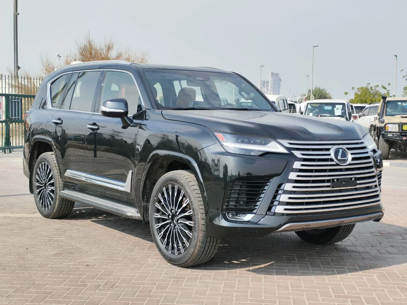 2026 Lexus LX700h, černá, 0 km, dovoz SAE — foto 1