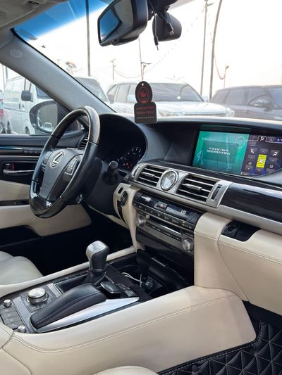 2014 Lexus LS460 PRESTIGE SWB, čierna, 150 000 km, dovoz SAE — foto 4 z 7