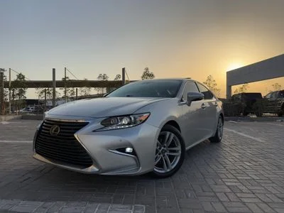 2016 Lexus ES350 PLATINUM, strieborná, 142 000 km, dovoz SAE — foto 4 z 16