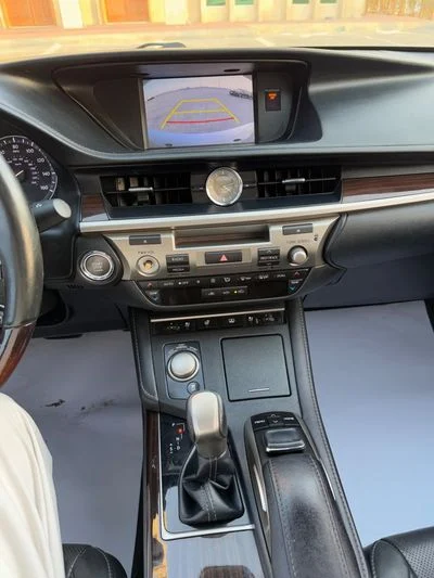 2016 Lexus ES350 PLATINUM, strieborná, 142 000 km, dovoz SAE — foto 9 z 16