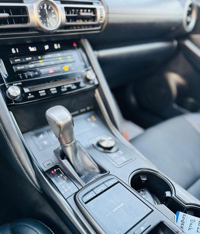 2022 Lexus IS300 AWD, čierna, 14 992 km, dovoz SAE — foto 11 z 16