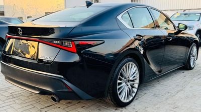 2022 Lexus IS300 AWD, čierna, 14 992 km, dovoz SAE — foto 3 z 16