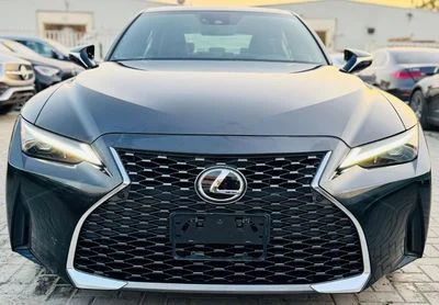 2022 Lexus IS300 AWD, čierna, 14 992 km, dovoz SAE — foto 5 z 16