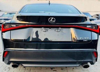 2022 Lexus IS300 AWD, čierna, 14 992 km, dovoz SAE — foto 6 z 16