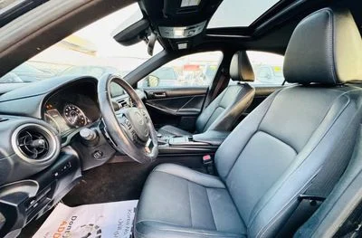 2022 Lexus IS300 AWD, čierna, 14 992 km, dovoz SAE — foto 7 z 16
