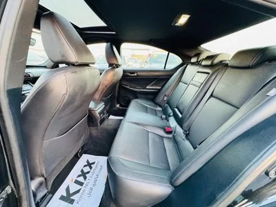 2022 Lexus IS300 AWD, čierna, 14 992 km, dovoz SAE — foto 8 z 16