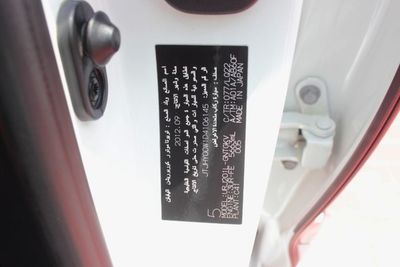 2013 Lexus LX570 PLATINUM, biela, 269 000 km, dovoz SAE — foto 14 z 15