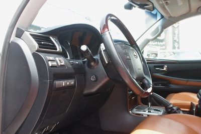 2013 Lexus LX570 PLATINUM, biela, 269 000 km, dovoz SAE — foto 8 z 15