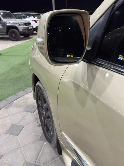 2009 Lexus LX570, béžová, 243 000 km, dovoz SAE — foto 4 z 8
