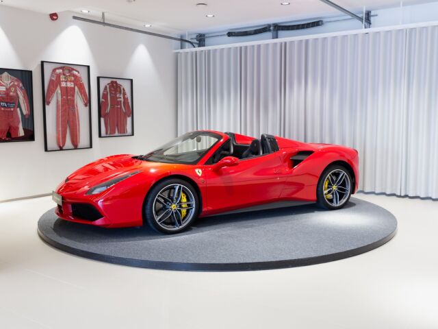 2018 Ferrari 488, Estónsko — foto 1