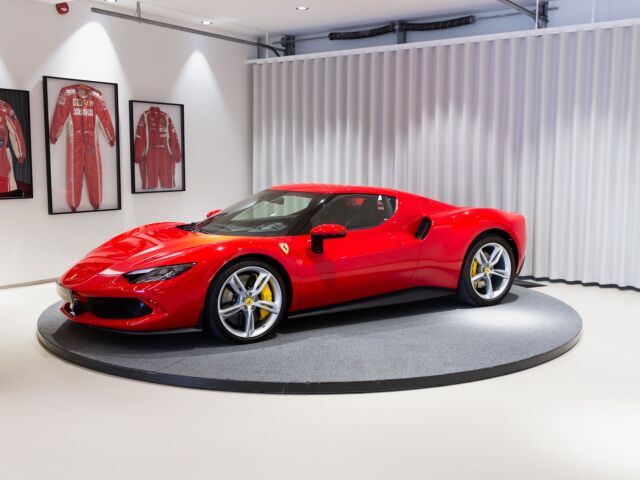 2023 Ferrari 296, Estónsko — foto 1