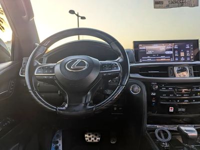 2018 Lexus LX570 PLATINUM, čierna, 57 000 km, dovoz SAE — foto 10 z 16