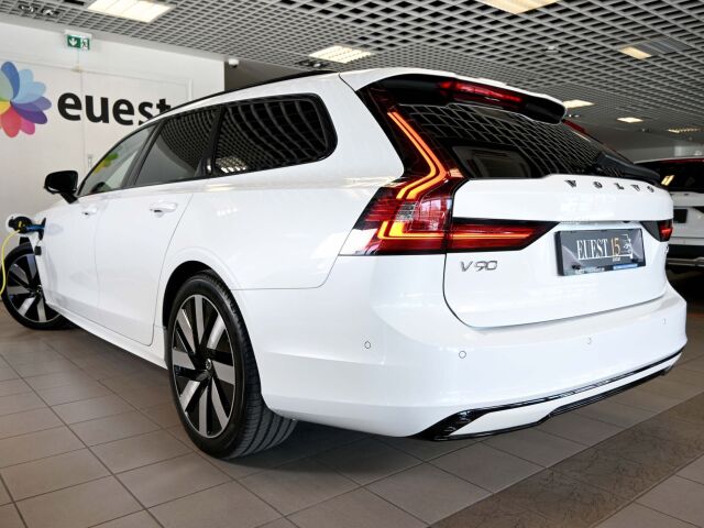 2025 Volvo V90, Estónsko — foto 1