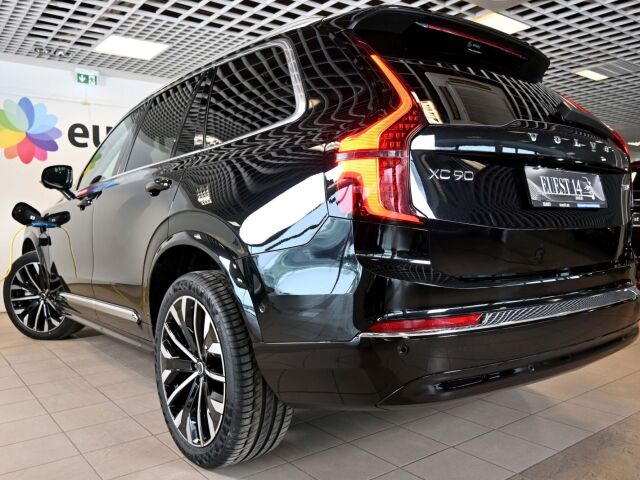 2025 Volvo XC90, Estónsko — foto 1