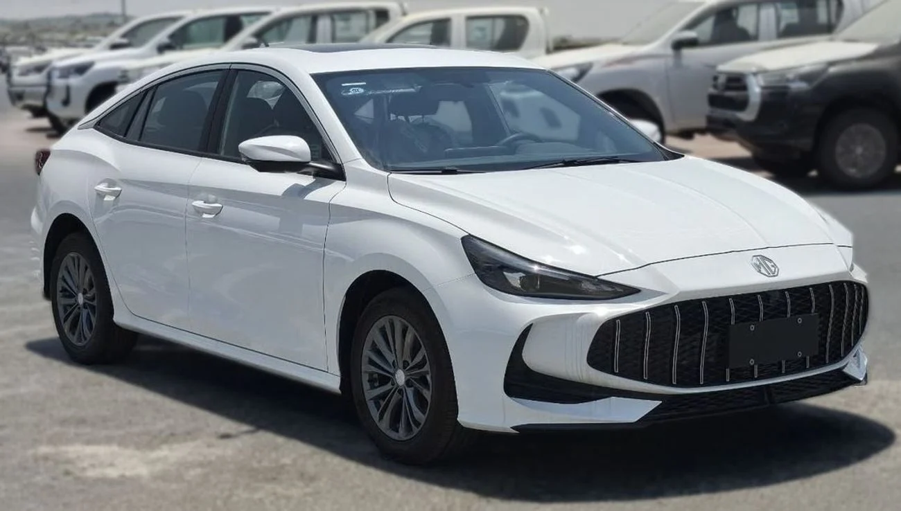 2026 Mg 5 LUX, strieborná, 0 km, dovoz SAE — foto 1