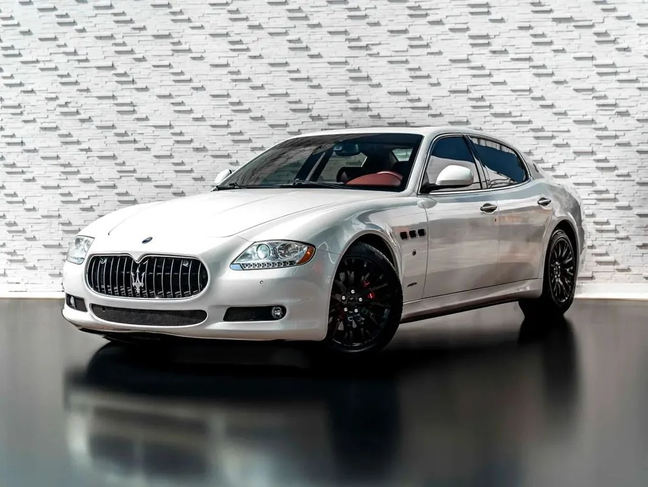 2011 Maserati Quattroporte Base, biela, 143 000 km, dovoz SAE — foto 1