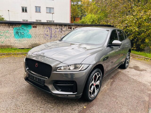 2017 Jaguar F-Pace, Estónsko — foto 1